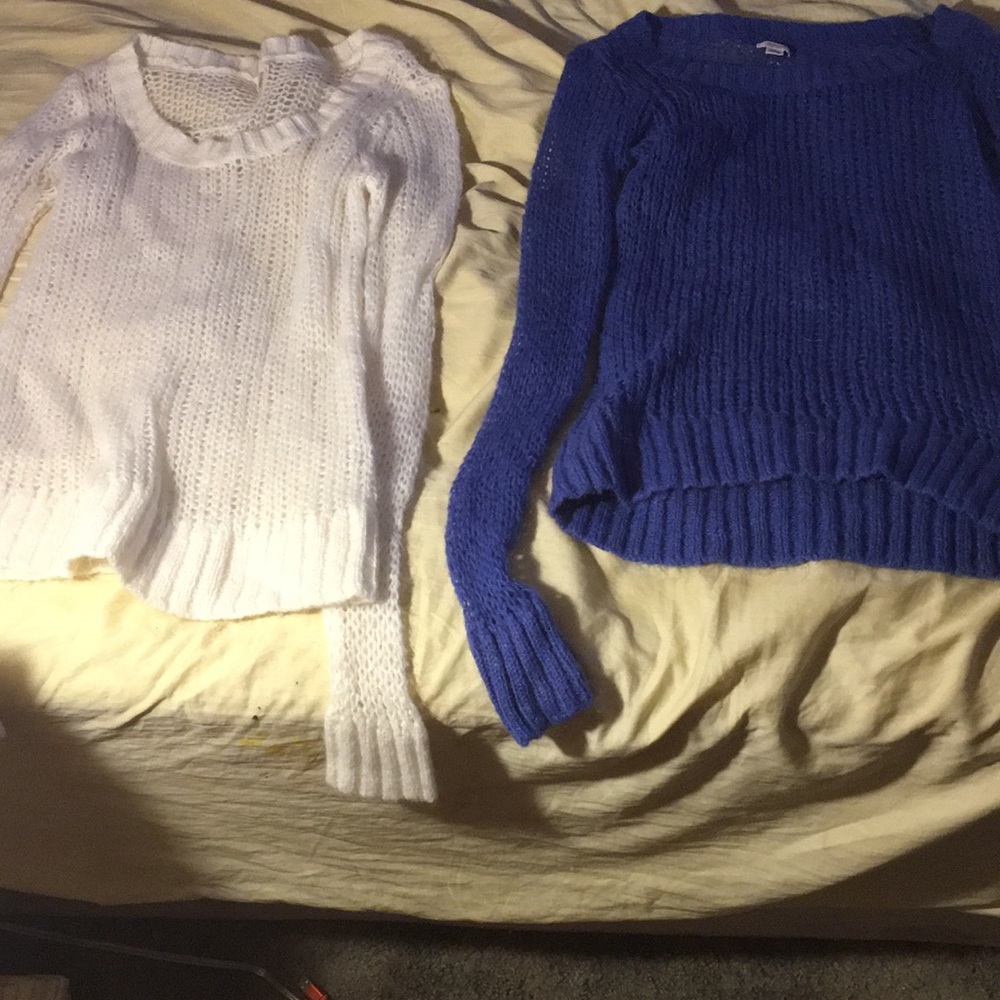 i am selling 2 sweaters